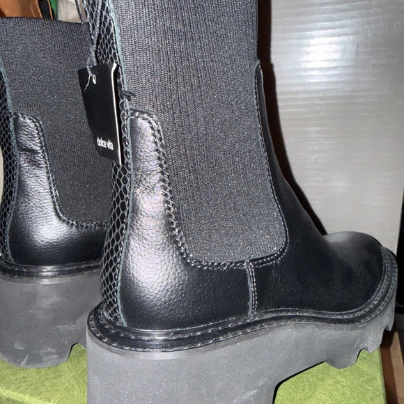 Waterproof boots - Picture 3 of 3